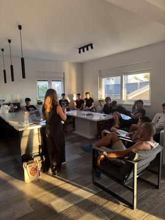 f69ac6_5ac02fa2b78d45e7abe0e02d5c274c07~mv2